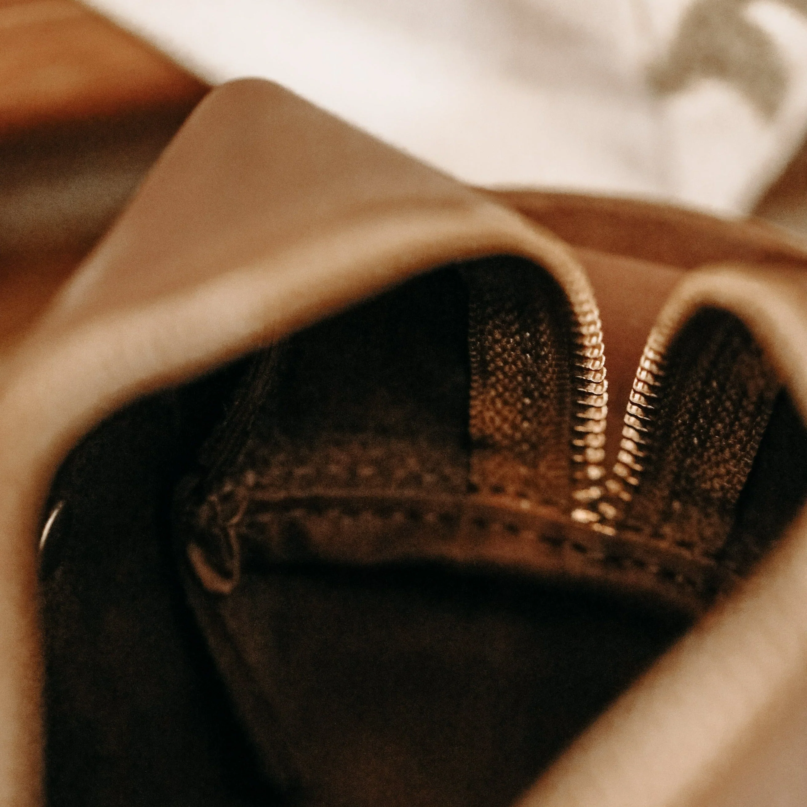 Full-Grain Leather Travel Bag - Image 7