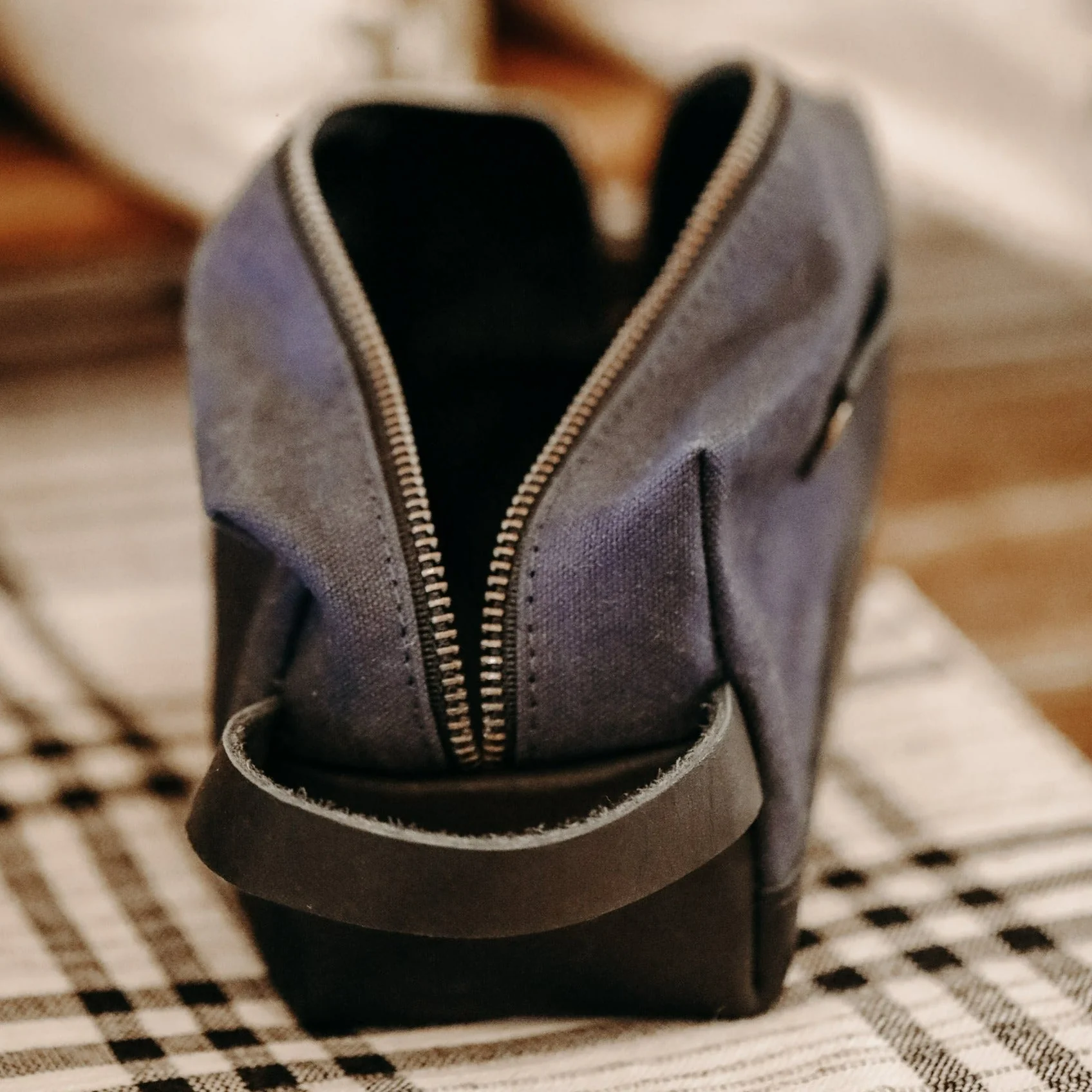 ETX Canvas Travel Bag - Image 3